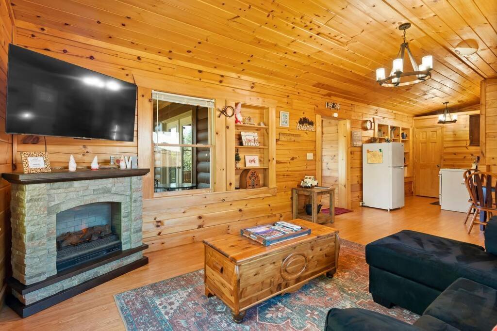 Dream Weaver Cabin Villa Candler Exterior photo
