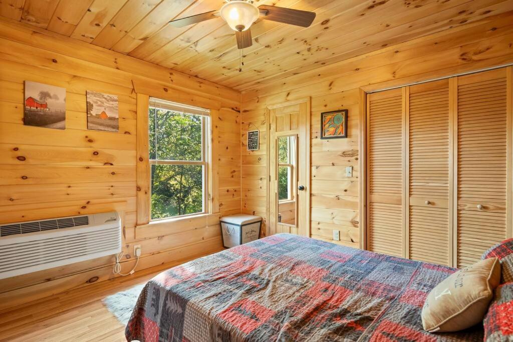 Dream Weaver Cabin Villa Candler Exterior photo